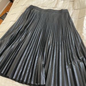 Leather pleat mid skirt